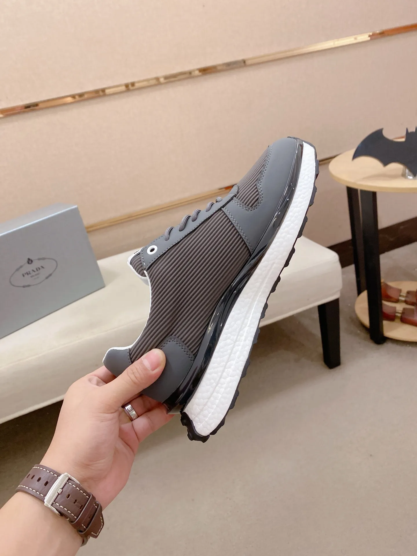 Men's shoes 💰: 462💰 [Prada～Prada] Trendy new styles are on the market. Same style as the official website. Counter quality. Original version. [Strong] [Strong] Imported selected first-layer cowhide. Comfortable and breathable sheepskin lining, fine workmanship, upper layer made of 100% pure cowhide, original last shape, comfortable on the feet, shoe sizes 38 to 44